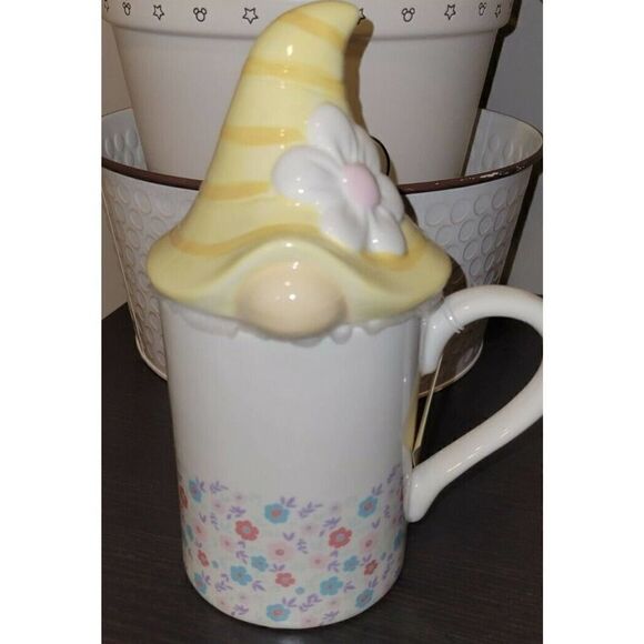 Carrot Patch Cottage Coffee Mug Cup Spring Easter Yellow Gnome Topper Lid NEW - Picture 1 of 5